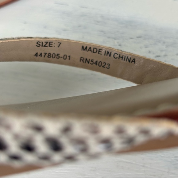 Banana Republic Snakeskin Print Flat Thong Sandals - Picture 8 of 9